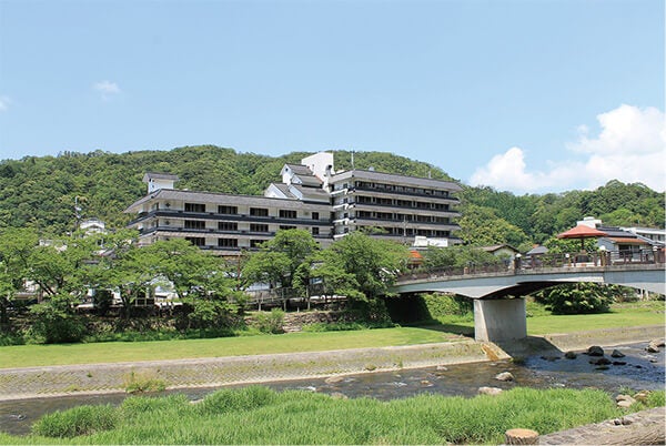<鳥取>三朝温泉 源泉かけ流しの宿「三朝館」でかにフルコース&世界屈指のラジウム温泉ご入浴【明石・西神中央出発】2
